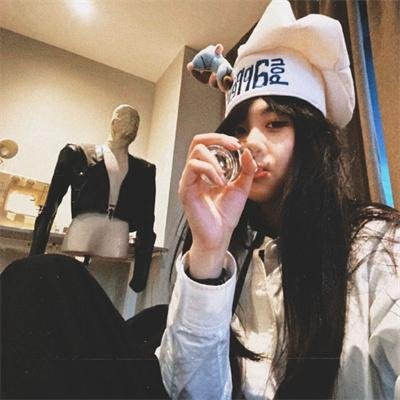 不装了,我比英雄还强